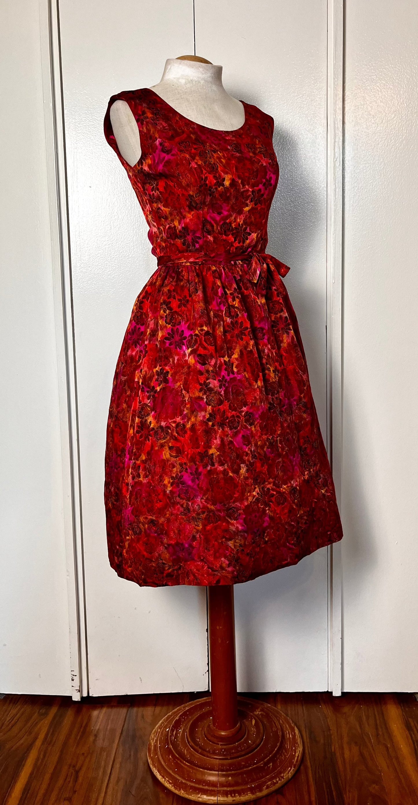 Vintage 1950's Rare Designer "Gustave Tassell" Two-Piece Set: Matching Dress and Jacket made of Silk-Brocade Floral