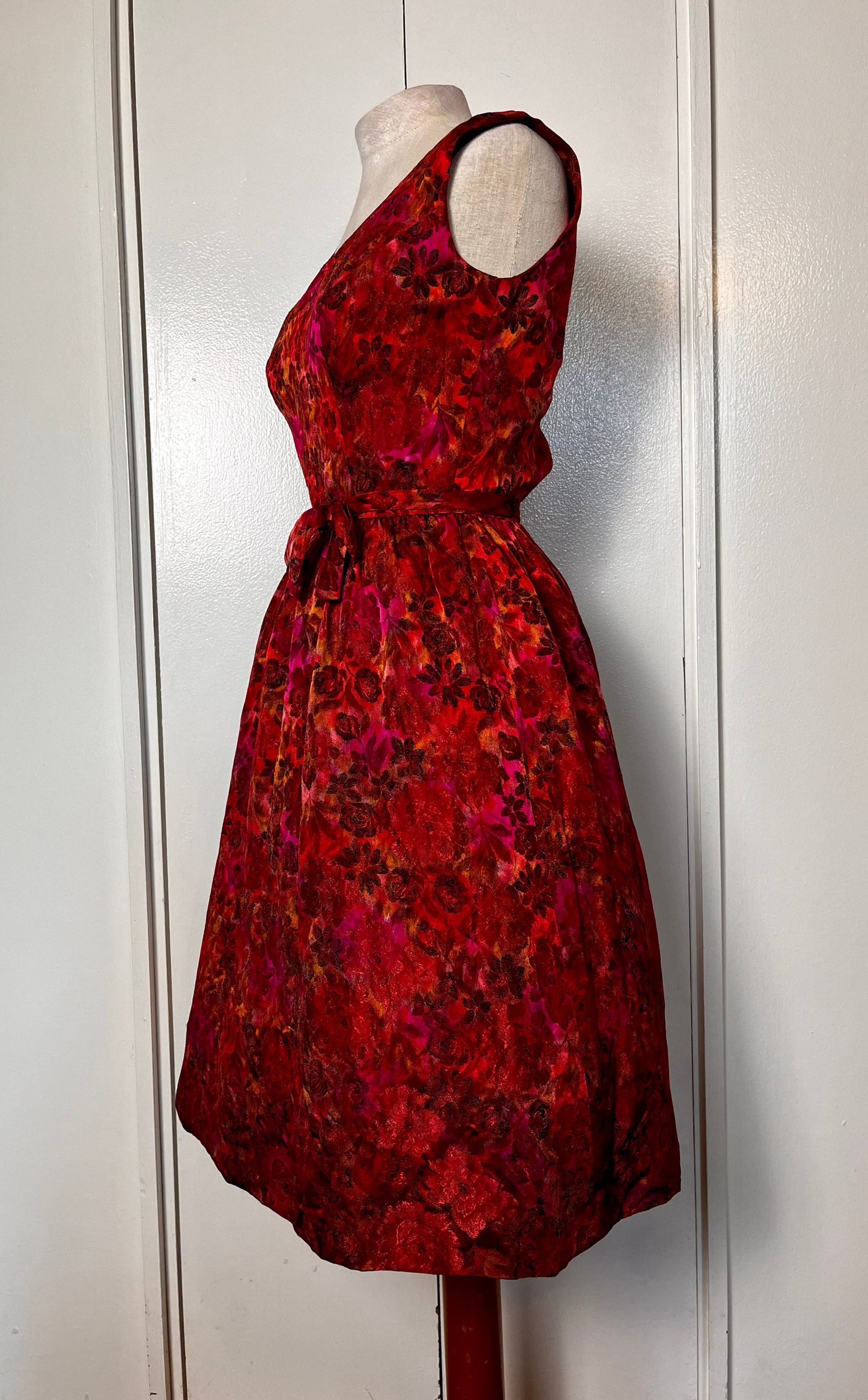 Vintage 1950's Rare Designer "Gustave Tassell" Two-Piece Set: Matching Dress and Jacket made of Silk-Brocade Floral