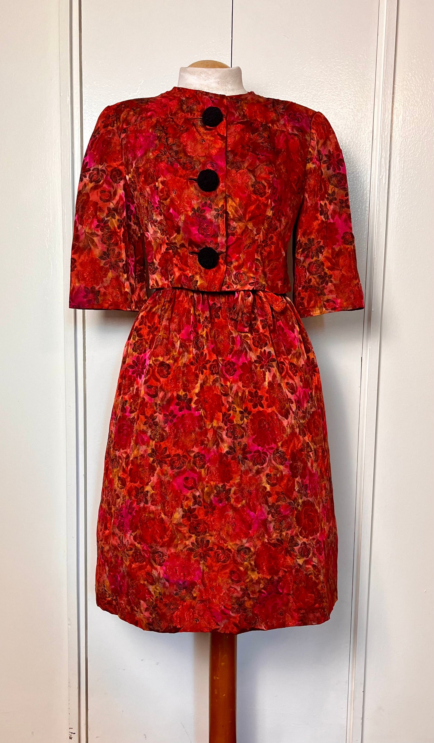 Vintage 1950's Rare Designer "Gustave Tassell" Two-Piece Set: Matching Dress and Jacket made of Silk-Brocade Floral