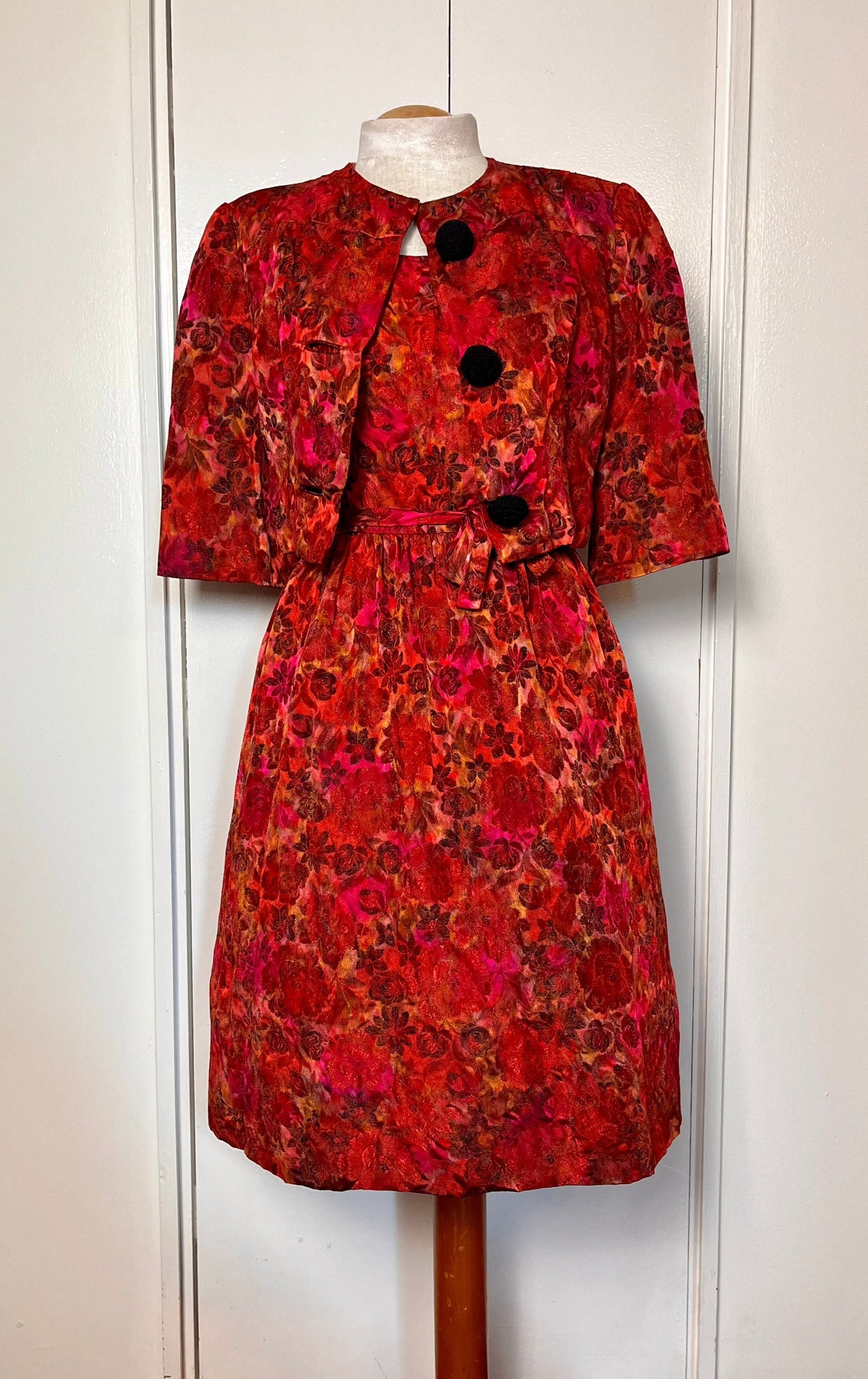 Vintage 1950's Rare Designer "Gustave Tassell" Two-Piece Set: Matching Dress and Jacket made of Silk-Brocade Floral