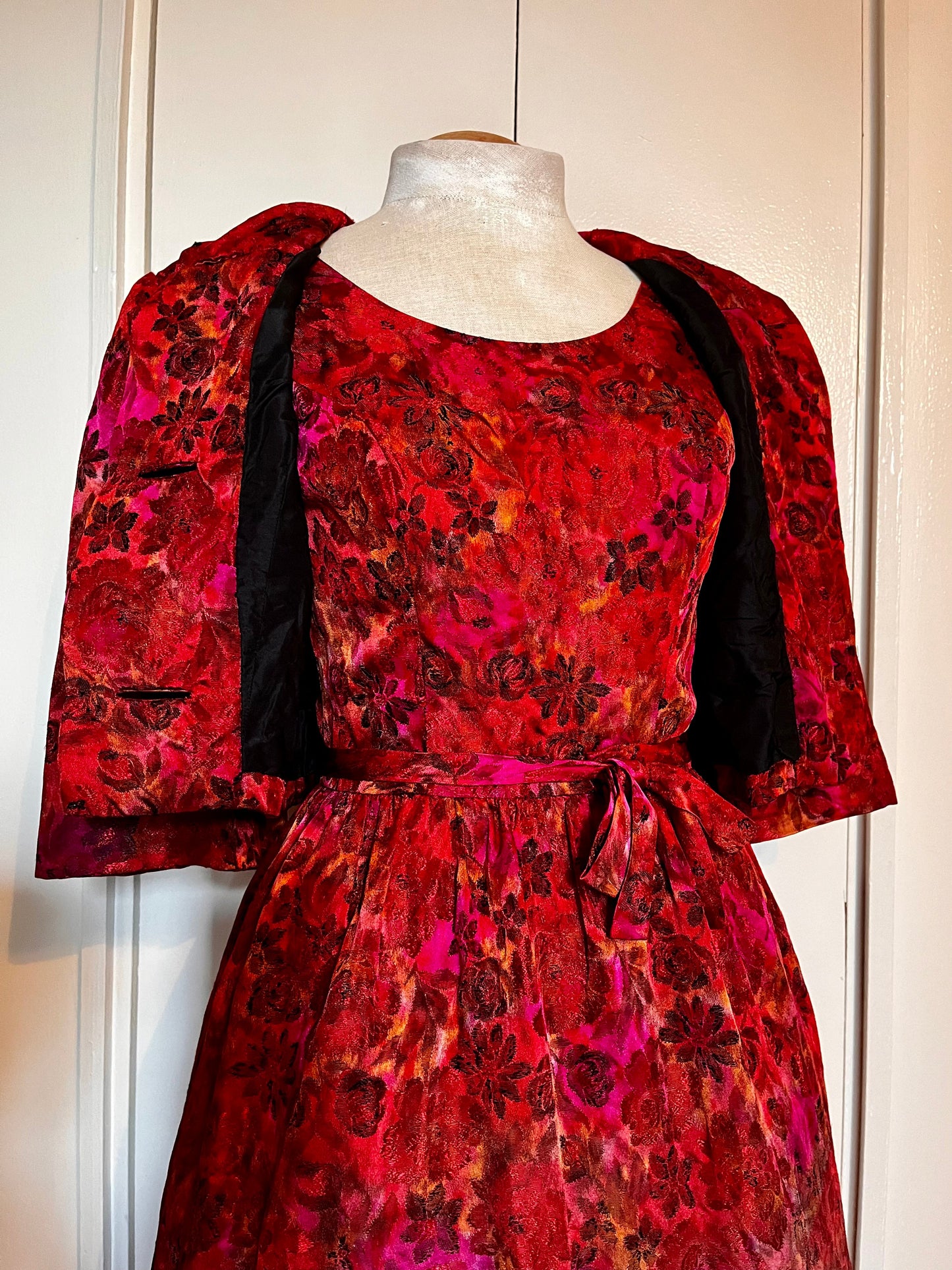 Vintage 1950's Rare Designer "Gustave Tassell" Two-Piece Set: Matching Dress and Jacket made of Silk-Brocade Floral