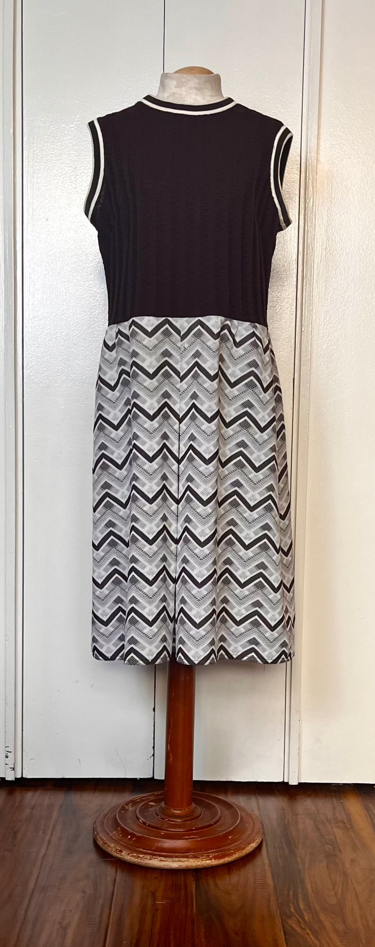 Vintage 1970's Brown Chevron Knit Midi Dress