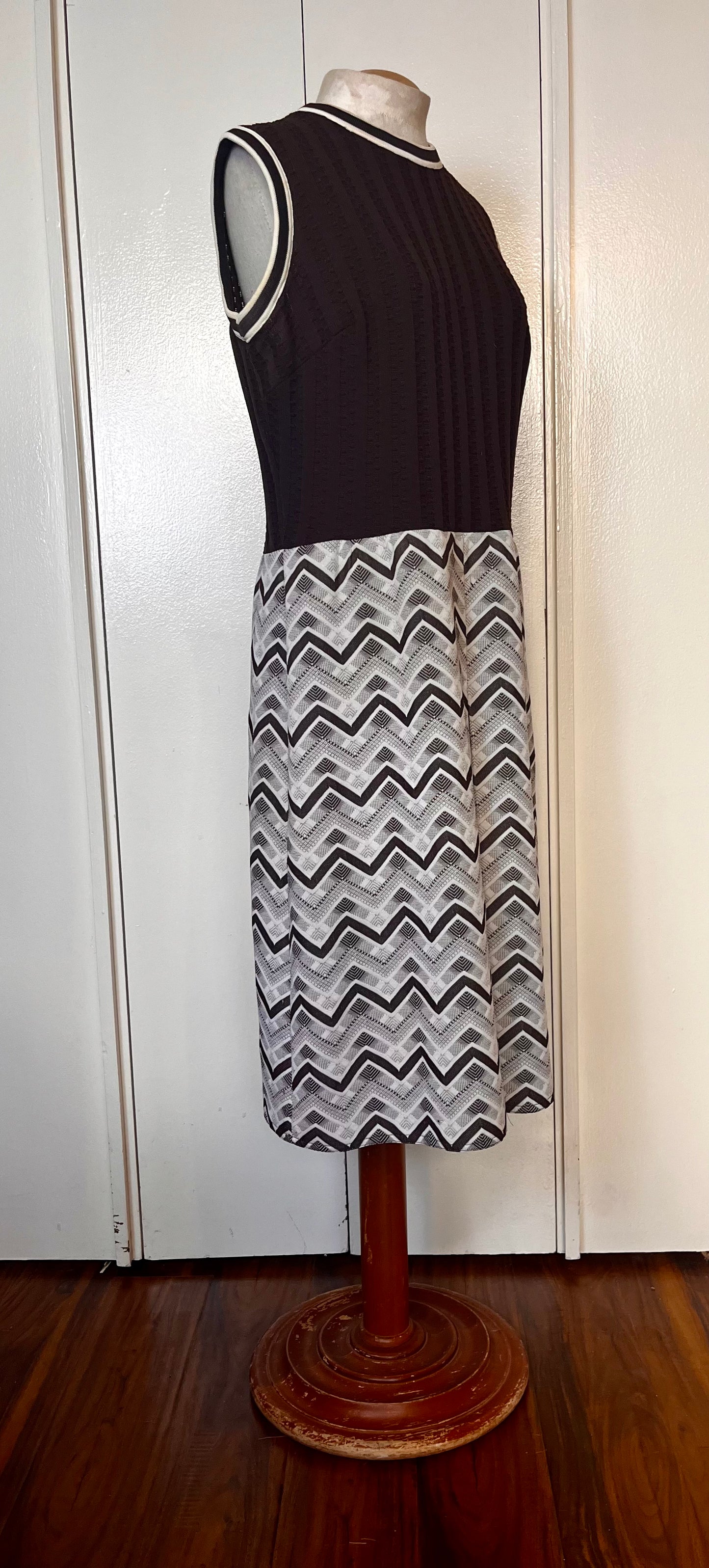 Vintage 1970's Brown Chevron Knit Midi Dress