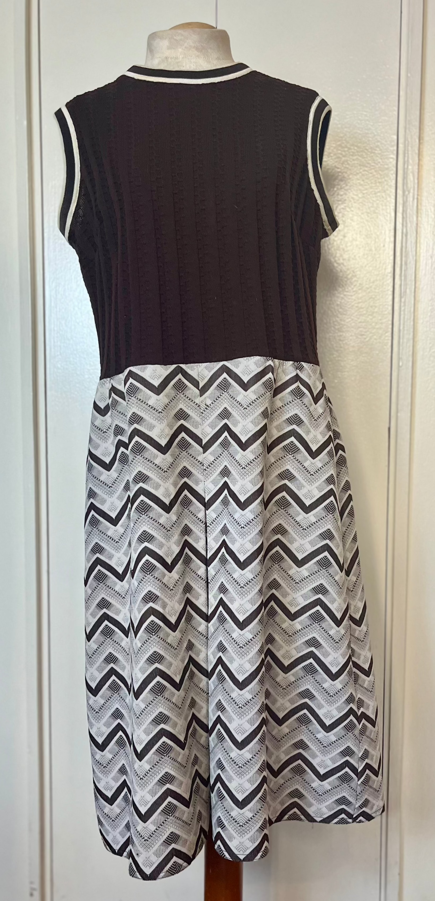 Vintage 1970's Brown Chevron Knit Midi Dress