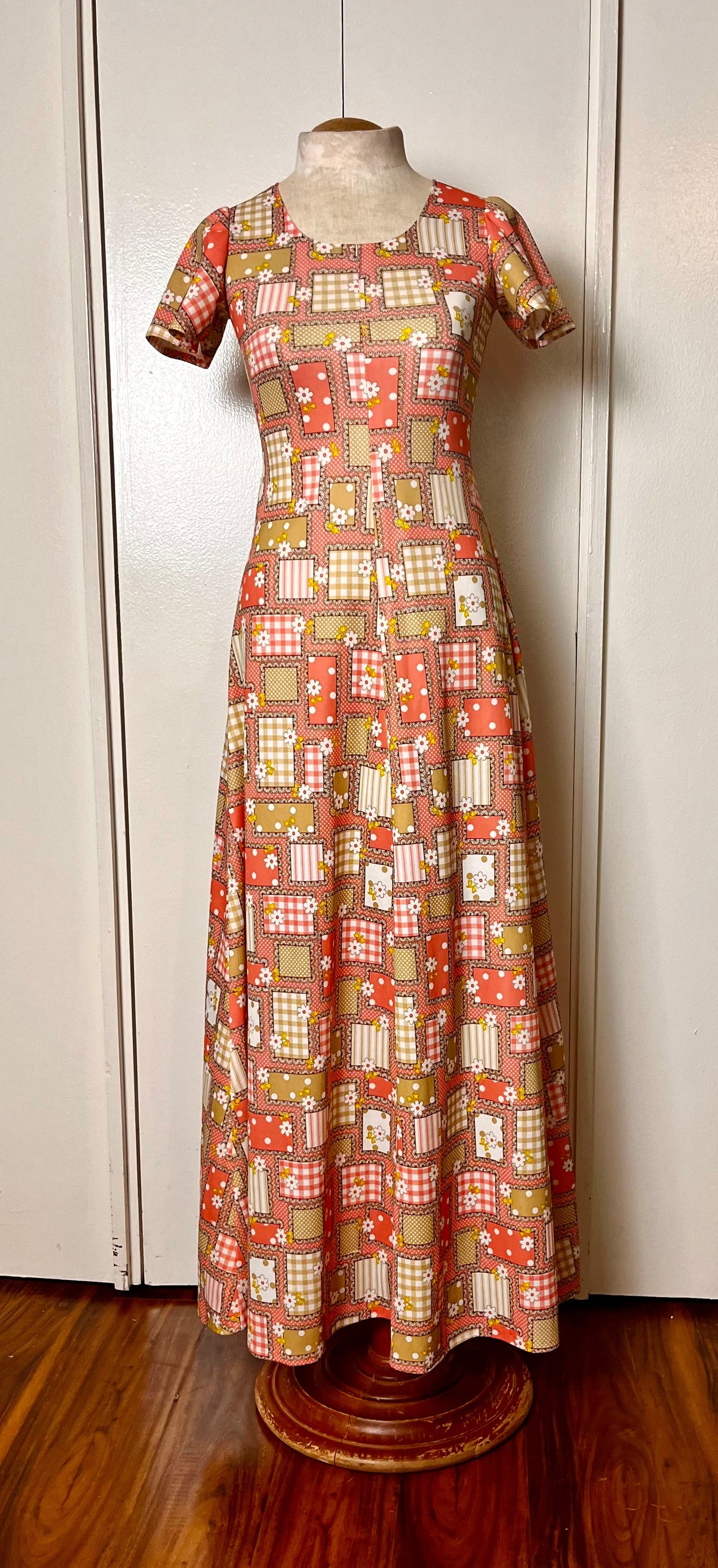 Vintage 1970's Patchwork-Daisy Maxi Dress