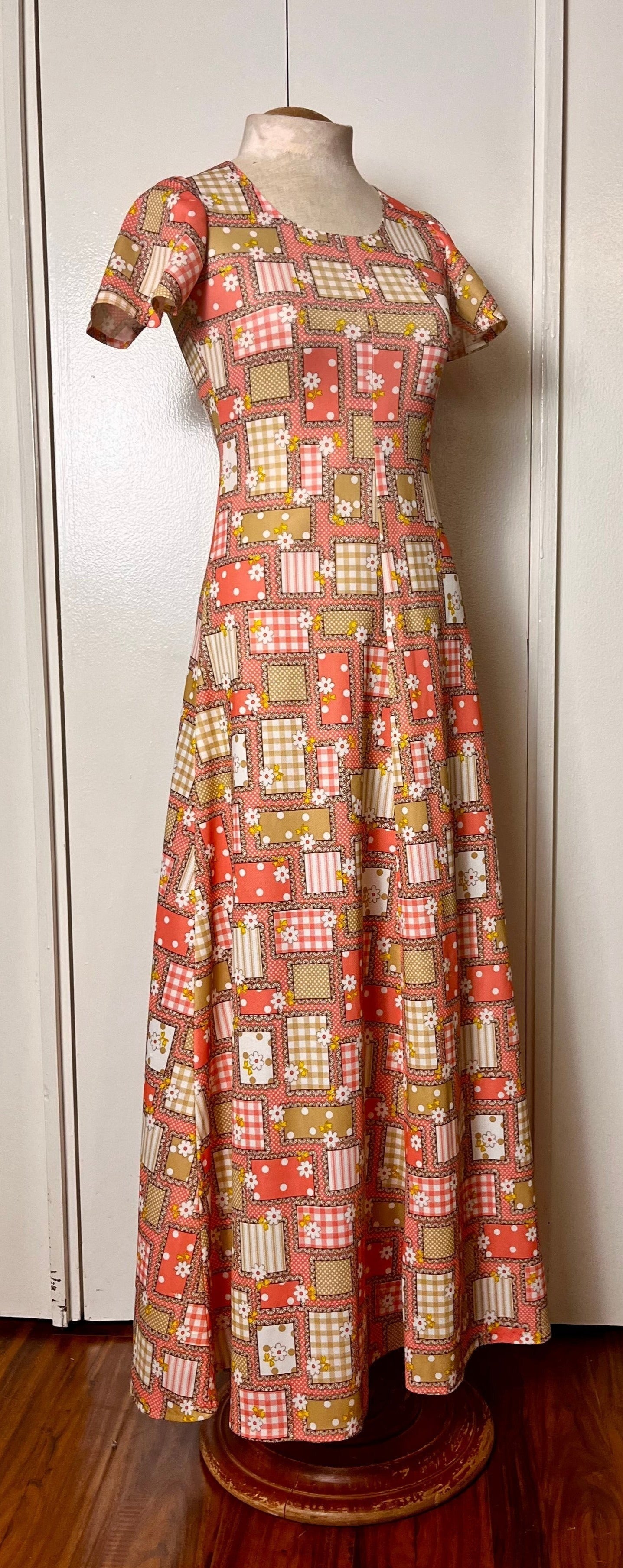 Vintage 1970's Patchwork-Daisy Maxi Dress