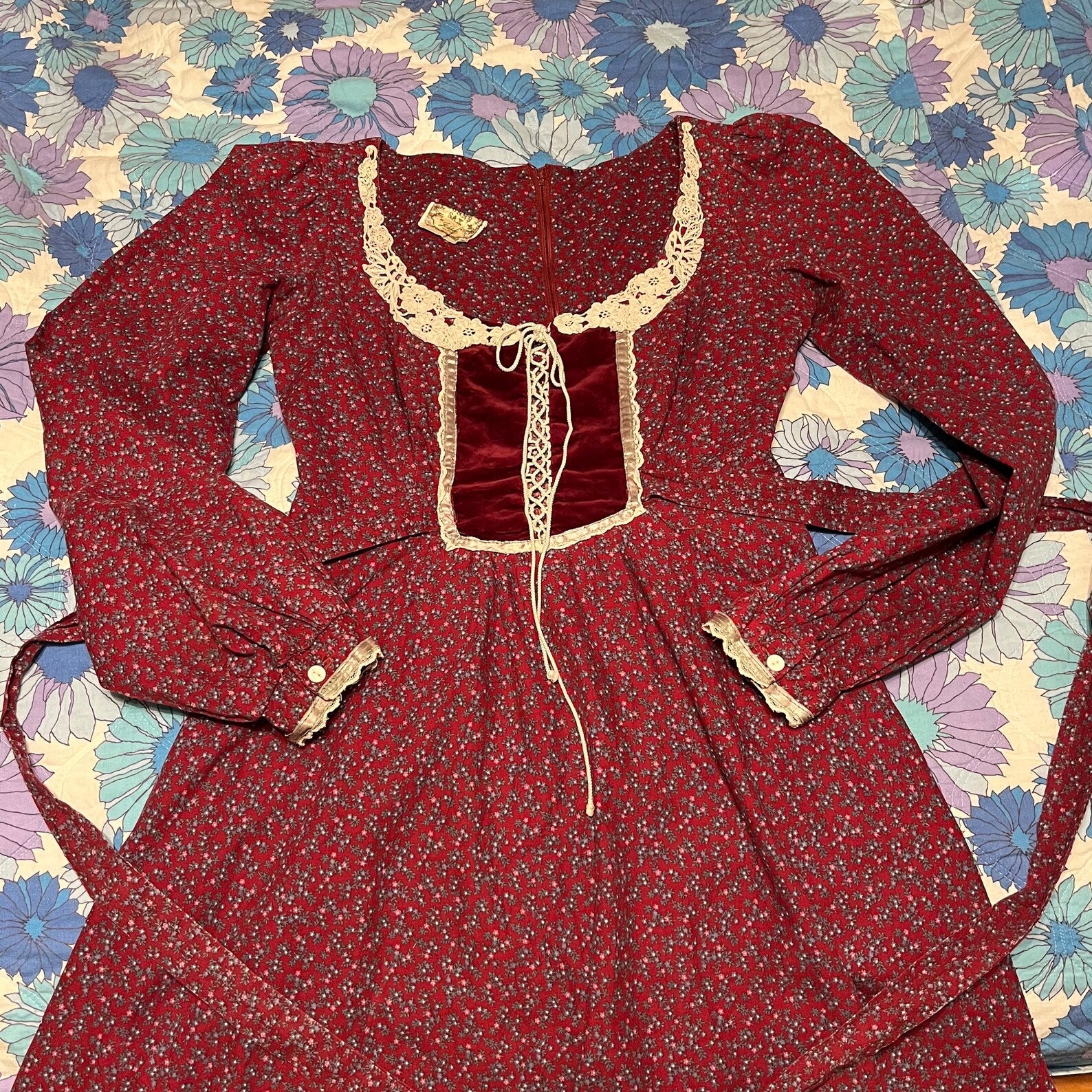 Jessica's Gunne Sax Vintage hot Burgundy Floral Top