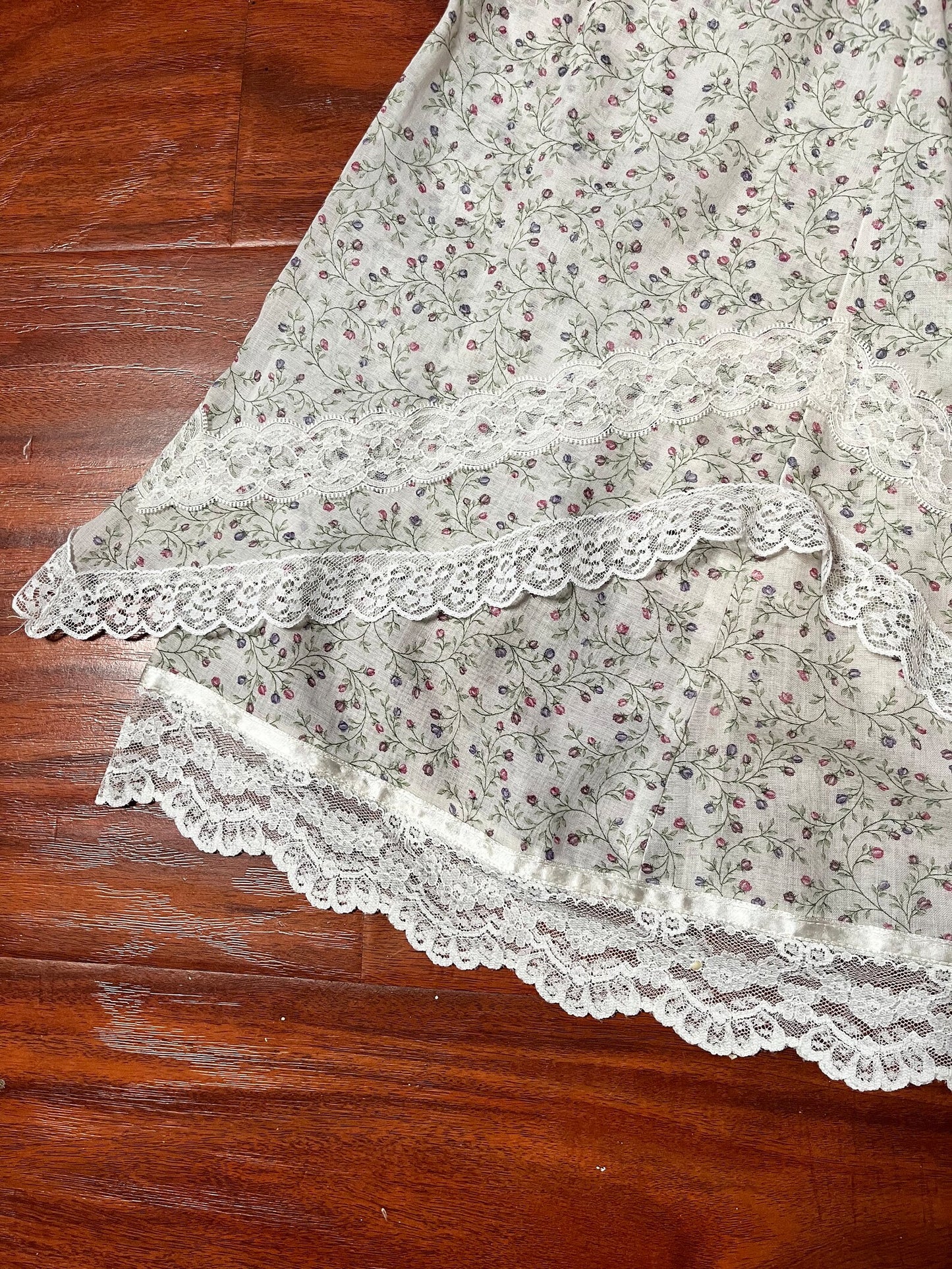 Vintage 1970’s "Gunne Sax by Jessica McClintock" White Floral Handkerchief-Hem Midi Skirt