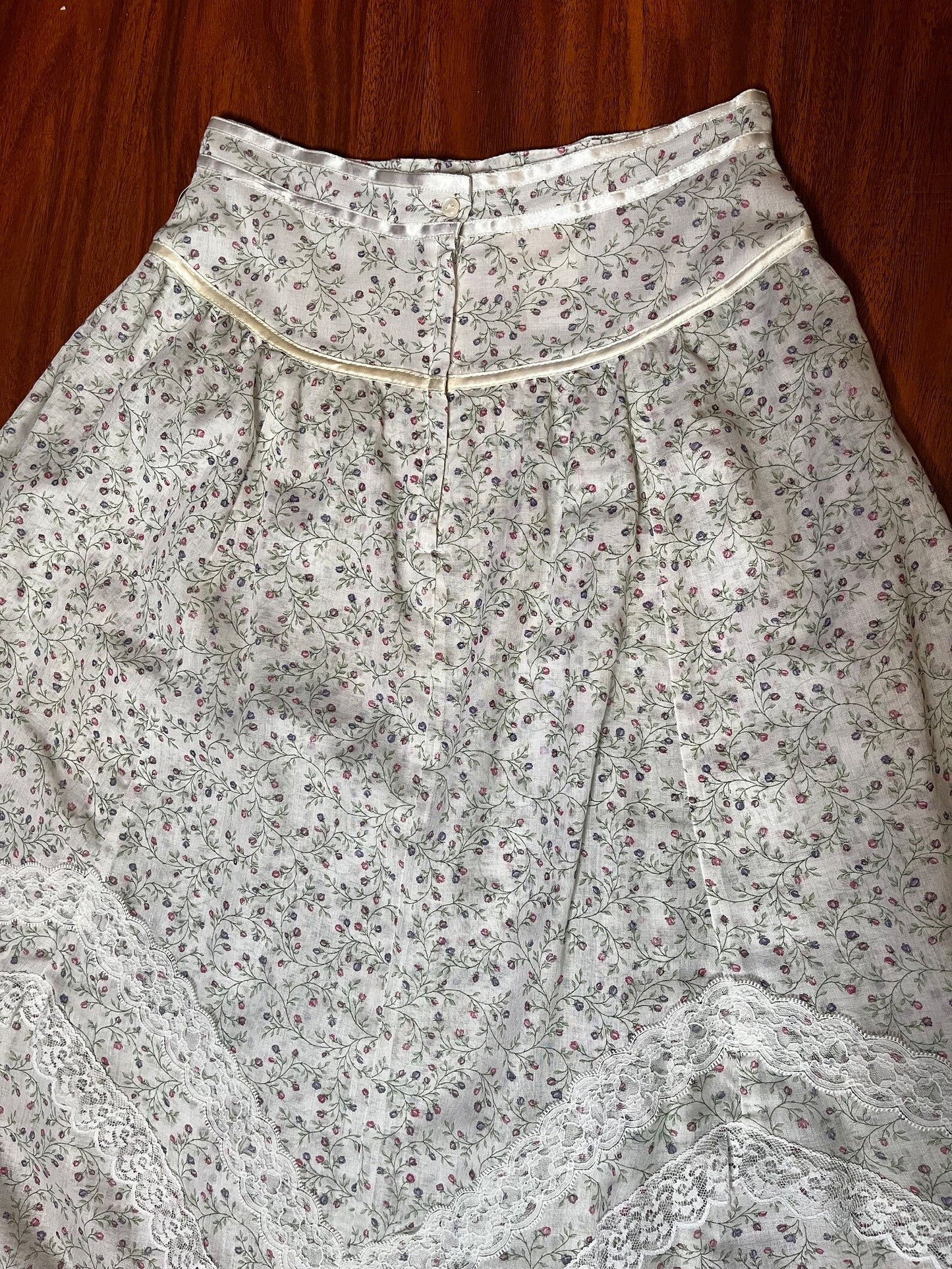 Vintage 1970’s "Gunne Sax by Jessica McClintock" White Floral Handkerchief-Hem Midi Skirt